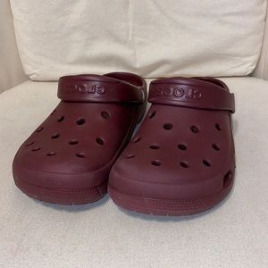 Maroon crocs